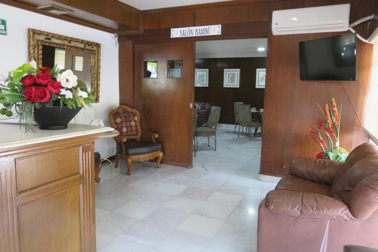 Hotel Huizache Saltillo Exterior photo